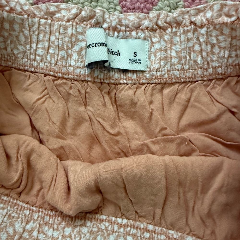 Abercrombie & Fitch High Waist Cream Patterned Shorts - Picture 2 of 3